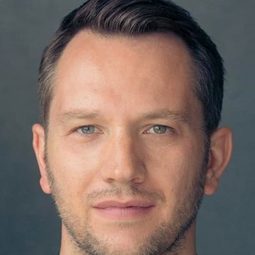 史考特·加納姆 - 槲寄生農場的驚奇聖誕演員 飾演Matt Cunningham