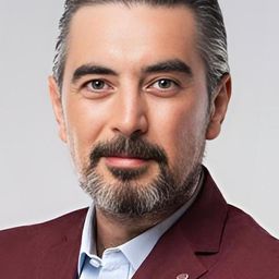 Ali İhsan Varol 飾演 Sünnetçi