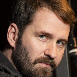 Hilmir Snær Guðnason 飾演 Ingvar