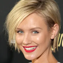 妮基·韋蘭 飾演 Pattie