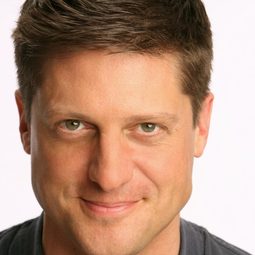 Christopher Sieber 飾演 Allen Brown