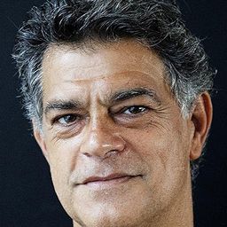 愛德華多·莫斯考維斯 飾演 Paco