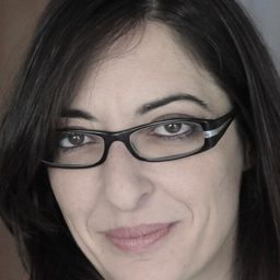 烏拉·塔巴里 飾演 Sarah