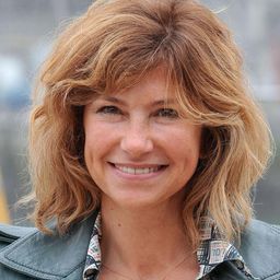 Florence Pernel 飾演 Irène