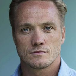 克里斯汀·希爾博 飾演 Dmitri