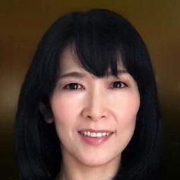 久藤今日子 飾演 Mio Azuma