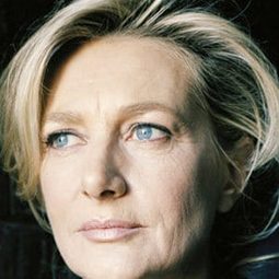 Anne Loiret - Cheba Louisa演員 飾演La directrice