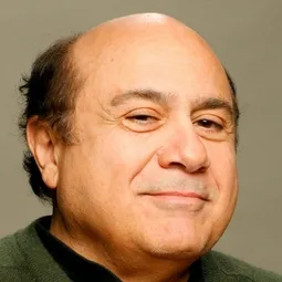 丹尼迪維圖 飾演 Self