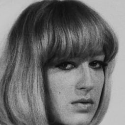 Andrea Martin 飾演 Wife