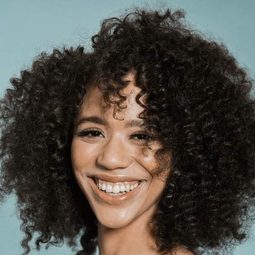 積絲雯沙禾布朗 飾演 Mindy Meeks-Martin