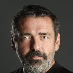 安格斯麥菲恩 - Two Golden Balls演員 飾演Dexter