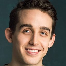 Thomas Duplessie - 變了裝說愛你演員 飾演Russell 