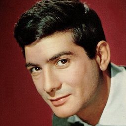 Jean-Claude Brialy 飾演 Le commissaire