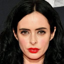 克莉絲汀·瑞特 - 昔日英雄演員 飾演Lucy Hayden