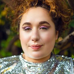 Liza Treyger - 古德里奇演員 飾演Comedian