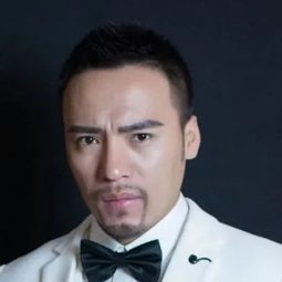 Pang Xiandong 飾演 Shen Yue