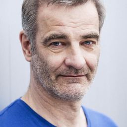 Heinrich Schafmeister 飾演 Papa (voice)