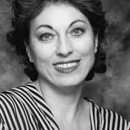 Serena Bennato 飾演 Giuliana