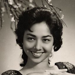 Mieke Wijaya 飾演 Ummu Fathi