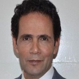 Sherif Helmy - 槍聲演員 飾演خيري عاصم مذيع TV