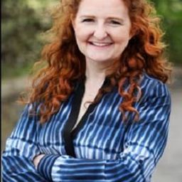 Niamh Shaw 飾演 Vendor