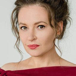 Maria Pevchikh 飾演 Self