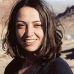 Sabine Mamou 飾演 Emilie Cooper