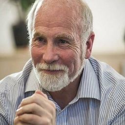 Tony Manders 飾演 Dr. Donald Goodman