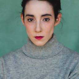 Ainhoa Artetxe - 遺傷演員 飾演Amiga de María