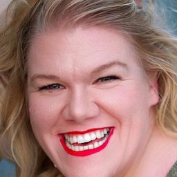 吉薩·弗萊克 - 班級郊遊演員 飾演Horst Kilian's Mother