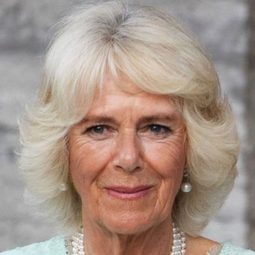 Camilla Parker-Bowles 飾演 Self