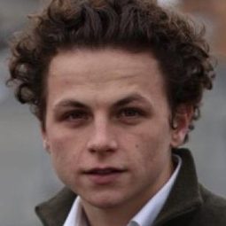 Victor Lefebvre 飾演 Dylan Leklou