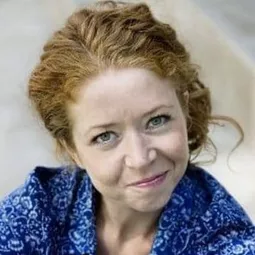 Johanne Louise Schmidt 飾演 Rose Knudsen