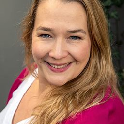 Barbara Bauer 飾演 Clemens Wife