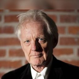 Adrian Maben 飾演 Self - Narrator (voice)