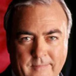 Mike Girard Sheehan 飾演 Merlin Sheets