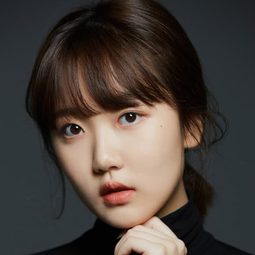 Shin Bi 飾演 Dong-mi