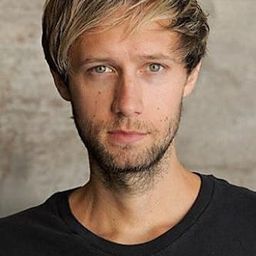 Nick Nordella 飾演 Drew