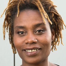 Marie-Sohna Conde - 囚犯演員 飾演Elise Schoelcher