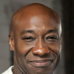 麥可克拉克鄧肯 飾演 Dune