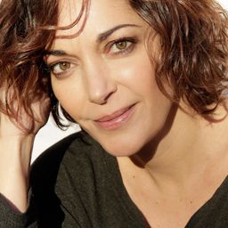 Cristina Plazas 飾演 Rafaella