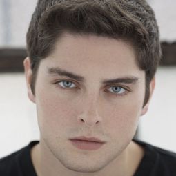 Cameron McKendry - 我朋友是丹墨演員 飾演Moose