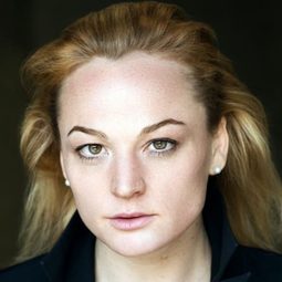 Lena Baader - 永別了，柏林演員 飾演Die Selow