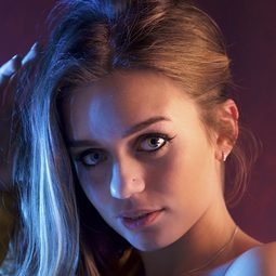 Beatrice Valente 飾演 Olly