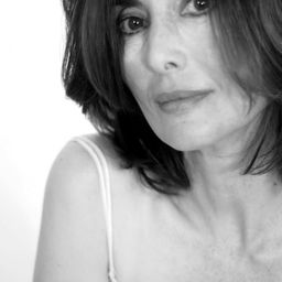 Isabel Ampudia 飾演 