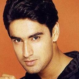 Karan Nath - 控制線上演員 飾演Major Rajesh Singh Adhikari