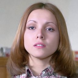 Ana Belén 飾演 Self