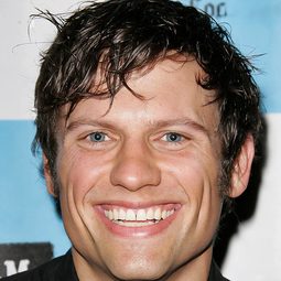 山謬·柴爾德 - 亡我愚人節演員 飾演Peter Welling