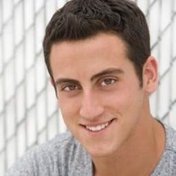 Kevin Yungman 飾演 Lead (voice)