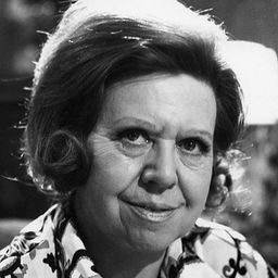 Brigitte Mira 飾演 Olga von Reichenbach